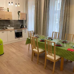 Gesamte Fuer 6 Personen Вена