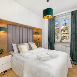 https://apt-kozla-16-18-old-town.warsawhotelspoland.com