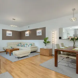 https://apt-cosy-with-parking-in-the-city-centre-warszawa-by-renters.warsawhotelspoland.com