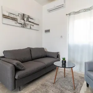 https://apt-luxurious-beach.hotelssaintjulians.com