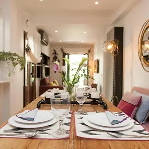 https://modern-nice-apartment-old-town-private-parking.es-andalucia.com
